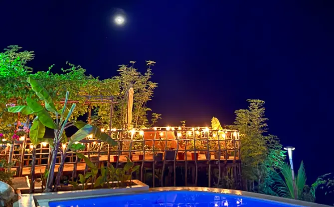 Evening dining under the moonlight